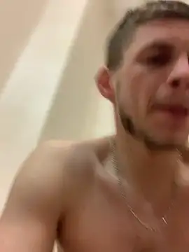 Snapshot of macho1347 chatting on 11-08-25, 01:17 macho1347 online show from 11-08-25, 01:17