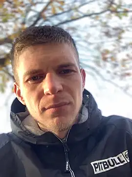 Snapshot of macho1347 chatting on 11-08-25, 01:22 macho1347 online show from 11-08-25, 01:22