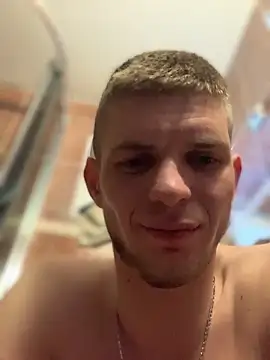 Snapshot of macho1347 chatting on 11-12-25, 01:11 macho1347 online show from 11-12-25, 01:11