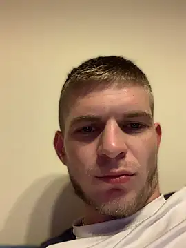 Snapshot of macho1347 chatting on 11-20-25, 04:34 macho1347 online show from 11-20-25, 04:34