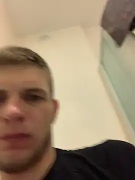 Snapshot of macho1347 chatting on 11-29-25, 04:43 macho1347 online show from 11-29-25, 04:43