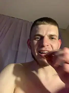 Snapshot of macho1347 chatting on 12-13-25, 07:53 macho1347 online show from 12-13-25, 07:53