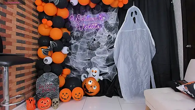 Snapshot of violetta_pretty chatting on 10-23-25, 07:56 violetta pretty online show from 10-23-25, 07:56