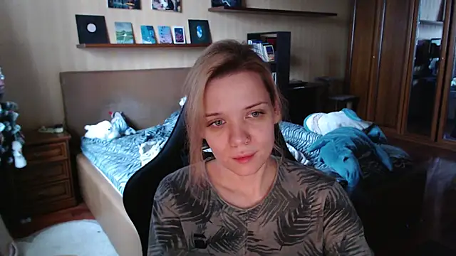 Snapshot of enchanting_chloe chatting on 01-06-26, 09:35 enchanting chloe online show from 01-06-26, 09:35