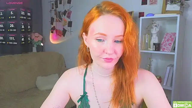 Snapshot of JoyceJones chatting on 10-14-25, 07:36 JoyceJones online show from 10-14-25, 07:36