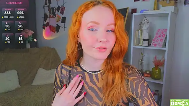 Snapshot of JoyceJones chatting on 10-18-25, 07:14 JoyceJones online show from 10-18-25, 07:14