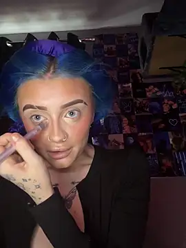 Snapshot of Bluetingx chatting on 09-17-25, 01:35 Bluetingx online show from 09-17-25, 01:35