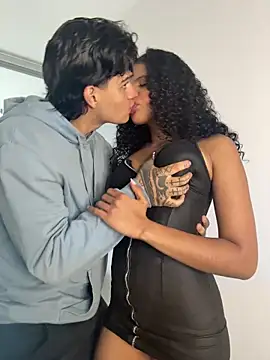 Snapshot of Rose-andres chatting on 02-25-26, 09:35 Rose-andres online show from 02-25-26, 09:35