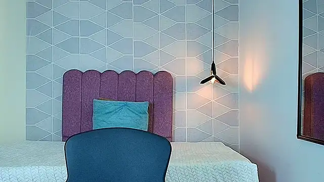 Aly Loving online show from 11-25-25, 08:20