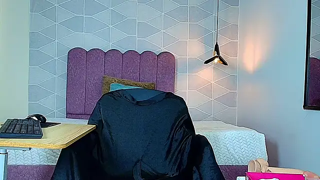 Aly Loving online show from 11-26-25, 08:43