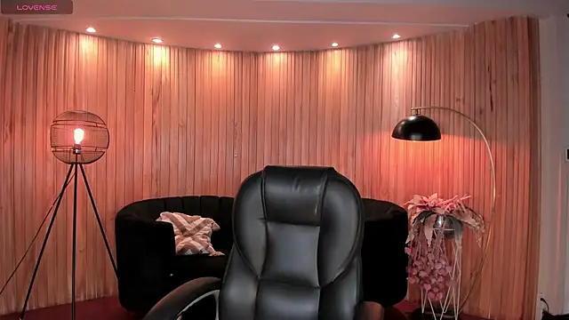 Snapshot of MeganScott chatting on 06-15-26, 11:23 MeganScott online show from 06-15-26, 11:23