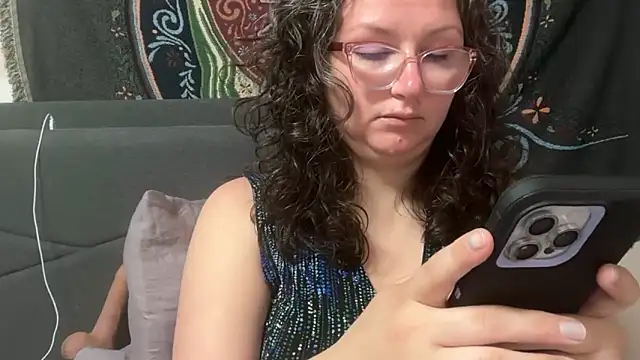 Snapshot of GirlSquirt chatting on 05-17-26, 04:25 GirlSquirt online show from 05-17-26, 04:25