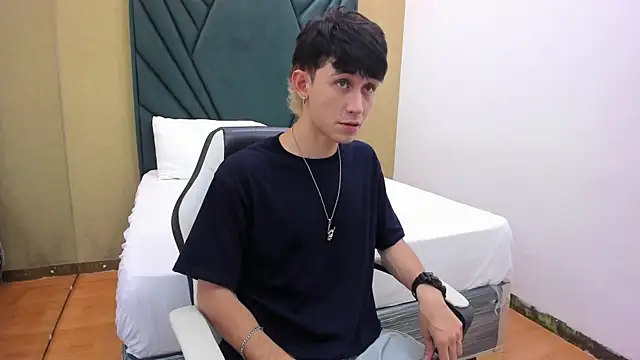 Michael blue online show from 10-25-25, 08:47