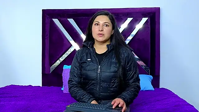 cuteeimy online show from 11-18-25, 09:30