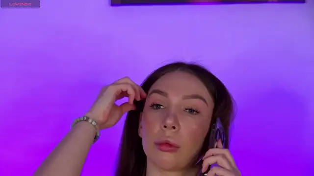 AlysonHuxley  online show from 11-09-25, 04:27