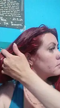 Snapshot of carolinhe_ chatting on 11-28-25, 04:31 carolinhe online show from 11-28-25, 04:31