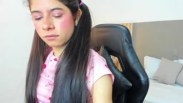 carlina 15 online show from 10-31-25, 12:17