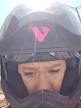 Snapshot of You-sexy-starr chatting on 02-12-26, 06:03 You-sexy-starr online show from 02-12-26, 06:03