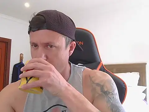 Snapshot of TroyDieselXXX chatting on 09-21-25, 07:43 TroyDieselXXX online show from 09-21-25, 07:43