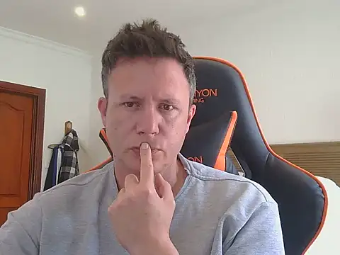 Snapshot of TroyDieselXXX chatting on 11-09-25, 08:01 TroyDieselXXX online show from 11-09-25, 08:01