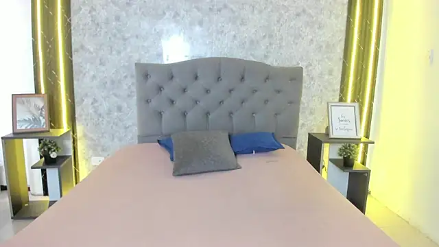 GiannaSlimJB online show from 02-11-26, 07:08