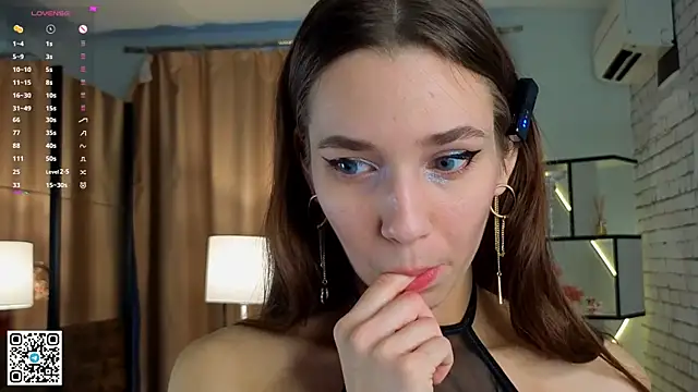 Snapshot of PetraHambelton chatting on 09-10-25, 04:23 PetraHambelton online show from 09-10-25, 04:23