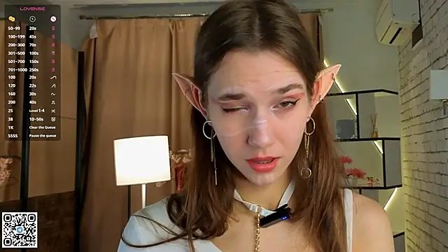 Snapshot of PetraHambelton chatting on 10-21-25, 04:24 PetraHambelton online show from 10-21-25, 04:24