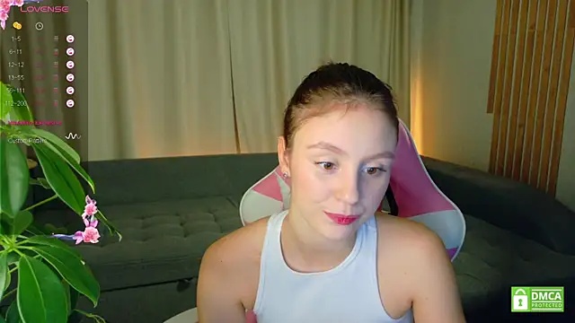 Snapshot of sweet_loopy chatting on 10-21-25, 04:19 sweet loopy online show from 10-21-25, 04:19