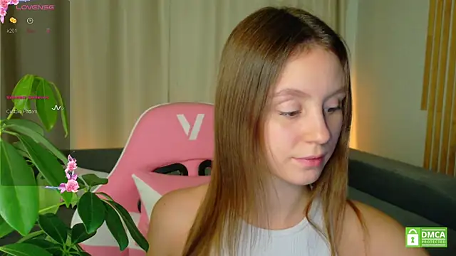 Snapshot of sweet_loopy chatting on 10-22-25, 04:51 sweet loopy online show from 10-22-25, 04:51