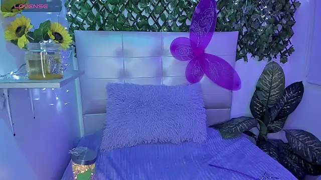 Anna Blade  online show from 10-31-25, 06:31