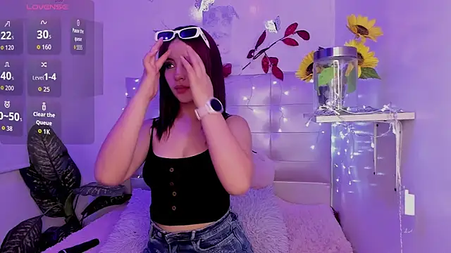 Snapshot of Anna_Blade_ chatting on 12-22-25, 04:04 Anna Blade online show from 12-22-25, 04:04