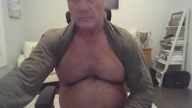 Snapshot of cyclone1212 chatting on 11-12-25, 10:15 cyclone1212 online show from 11-12-25, 10:15