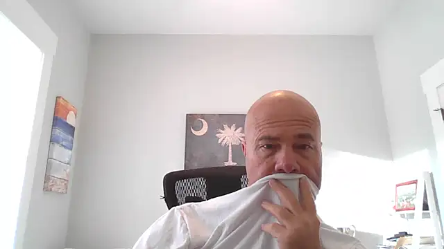 Snapshot of cyclone1212 chatting on 11-25-25, 01:11 cyclone1212 online show from 11-25-25, 01:11