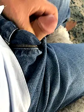 Snapshot of cyclone1212 chatting on 11-27-25, 05:04 cyclone1212 online show from 11-27-25, 05:04