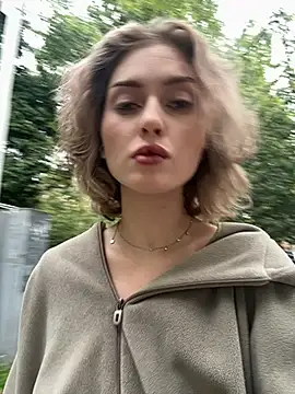 KellyKeler online show from 09-18-25, 12:51