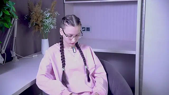 Snapshot of AnnisGelI chatting on 11-29-25, 10:07 AnnisGelI online show from 11-29-25, 10:07