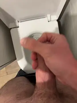 Snapshot of hugehairycock_98 chatting on 11-30-25, 10:36 hugehairycock 98 online show from 11-30-25, 10:36