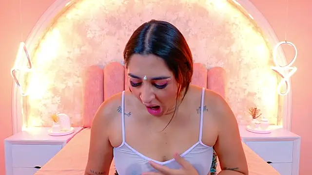 JasmineRhodes online show from 10-30-25, 01:12