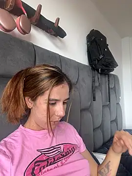 Snapshot of AllieYourGirl chatting on 11-18-25, 06:23 AllieYourGirl online show from 11-18-25, 06:23