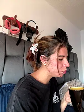 Snapshot of AllieYourGirl chatting on 11-29-25, 02:31 AllieYourGirl online show from 11-29-25, 02:31