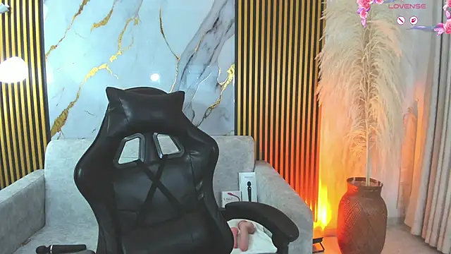 KrystalEvans online show from 09-19-25, 08:20