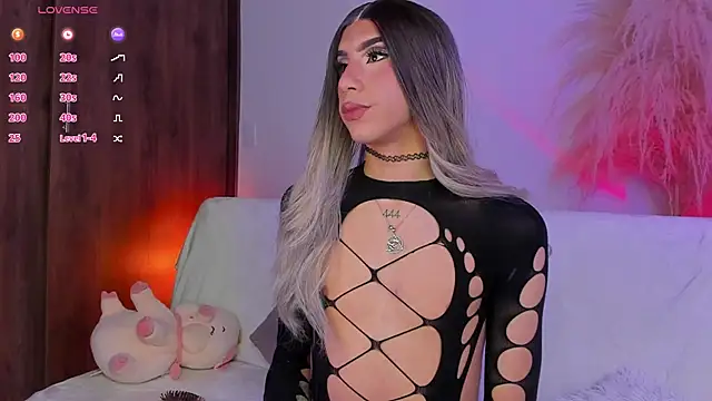 Snapshot of Samantha_Magic chatting on 09-16-25, 02:23 Samantha Magic online show from 09-16-25, 02:23