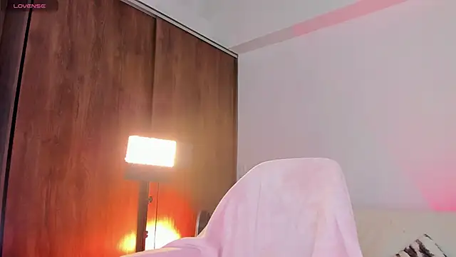 Snapshot of Samantha_Magic chatting on 10-03-25, 01:35 Samantha Magic online show from 10-03-25, 01:35