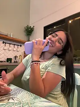 Michelle Zoe online show from 04-09-26, 04:34