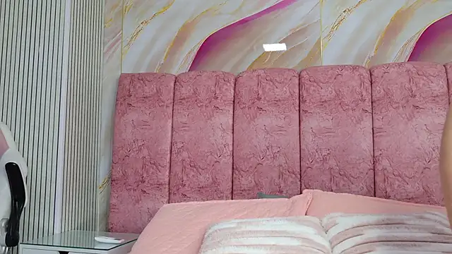 emmacurvy online show from 04-21-26, 03:02