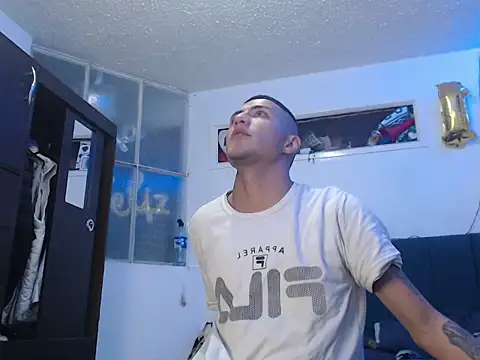 Snapshot of man_porn13 chatting on 10-30-25, 11:33 man porn13 online show from 10-30-25, 11:33