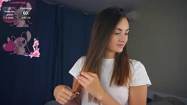 Snapshot of LoraDavi chatting on 10-23-25, 07:18 LoraDavi online show from 10-23-25, 07:18