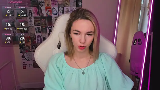 NessaDiazz online show from 10-09-25, 01:36