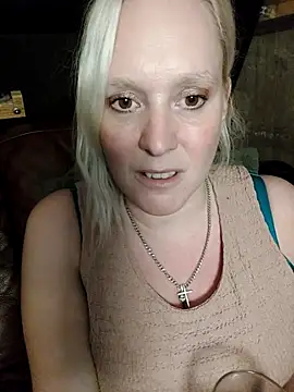 Bouncy-Bella28X online show from 09-26-25, 09:41