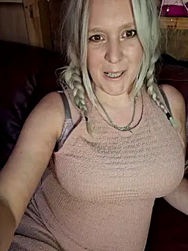 Bouncy-Bella28X online show from 11-17-25, 01:28